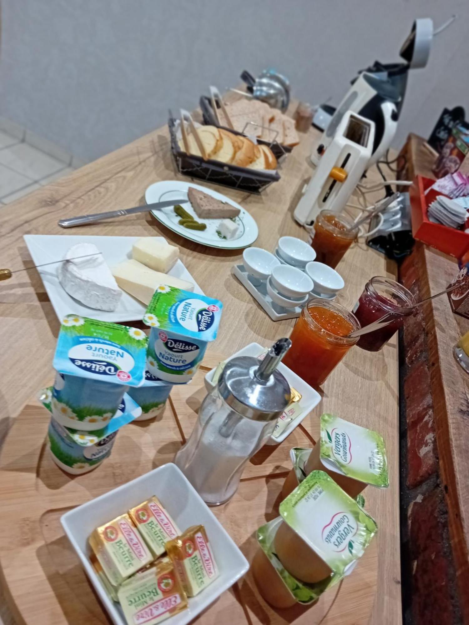 Au Cheval Noir Acomodação com café da manhã Quaëdypre Exterior foto