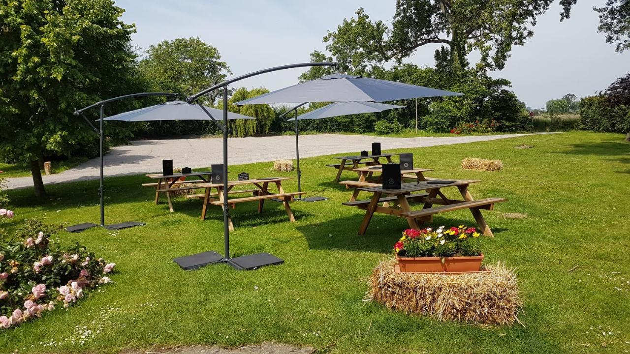 Au Cheval Noir Acomodação com café da manhã Quaëdypre Exterior foto